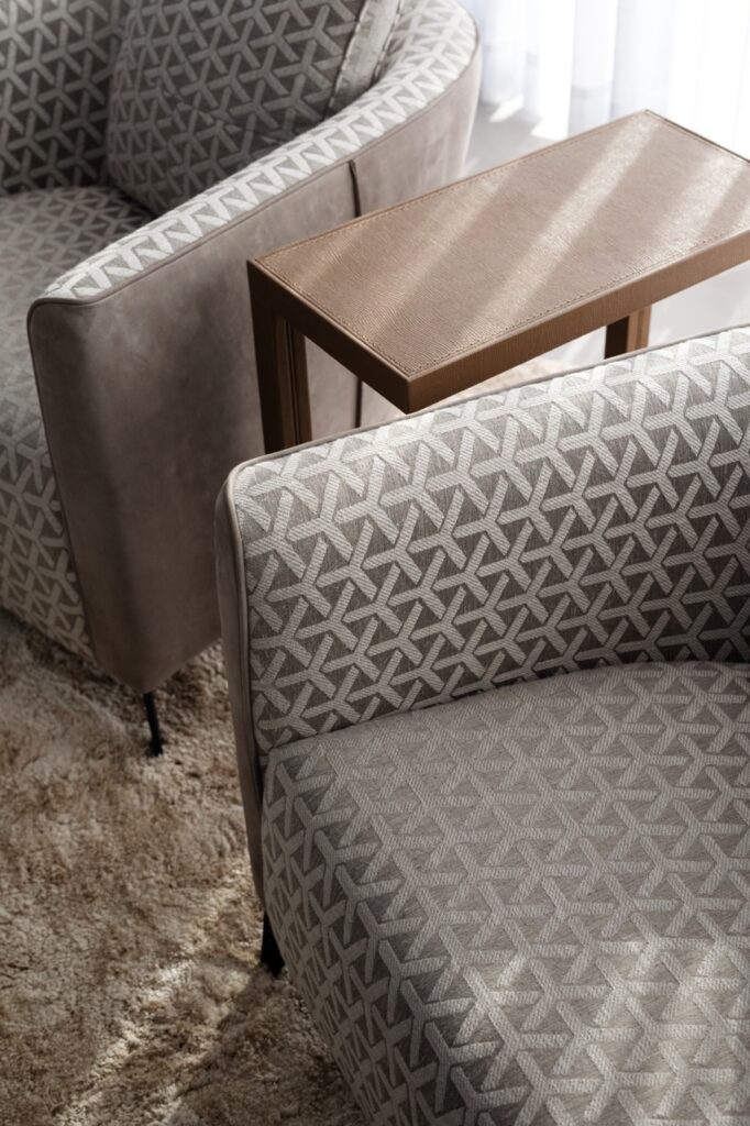 נושך מלבן עור