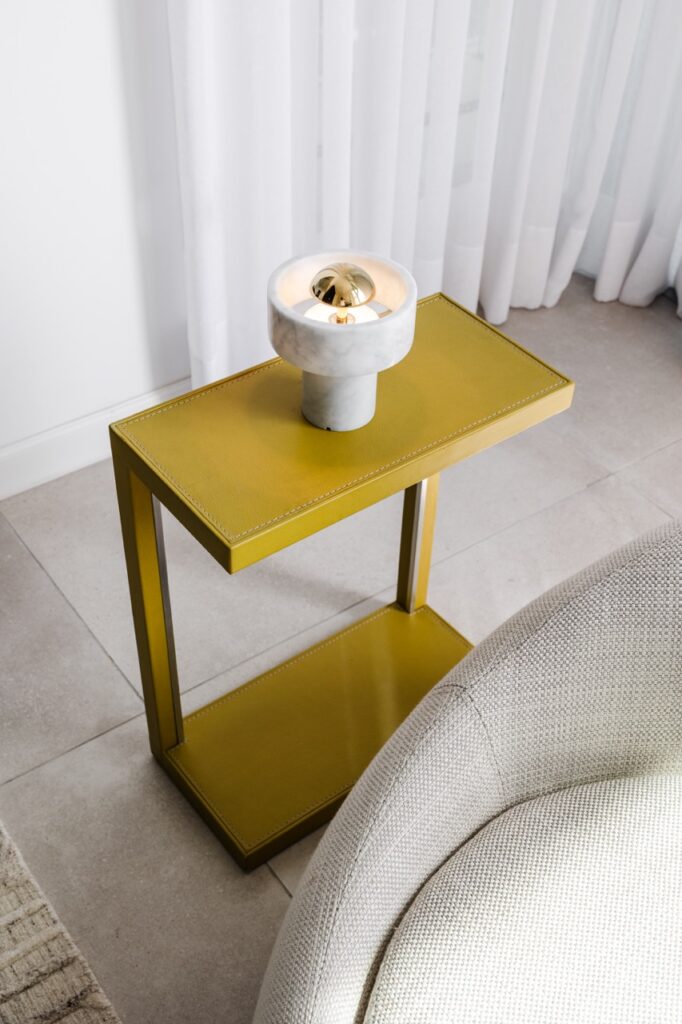 נושך מלבן עור