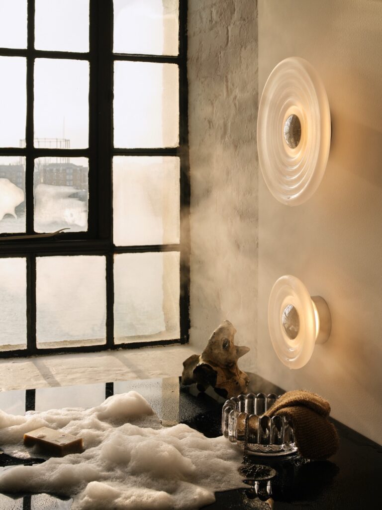 מנורה צמודה מיני Press