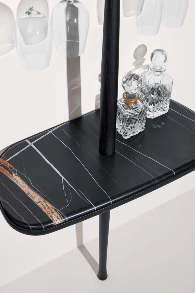 קונסולת בר Bar Cabinet