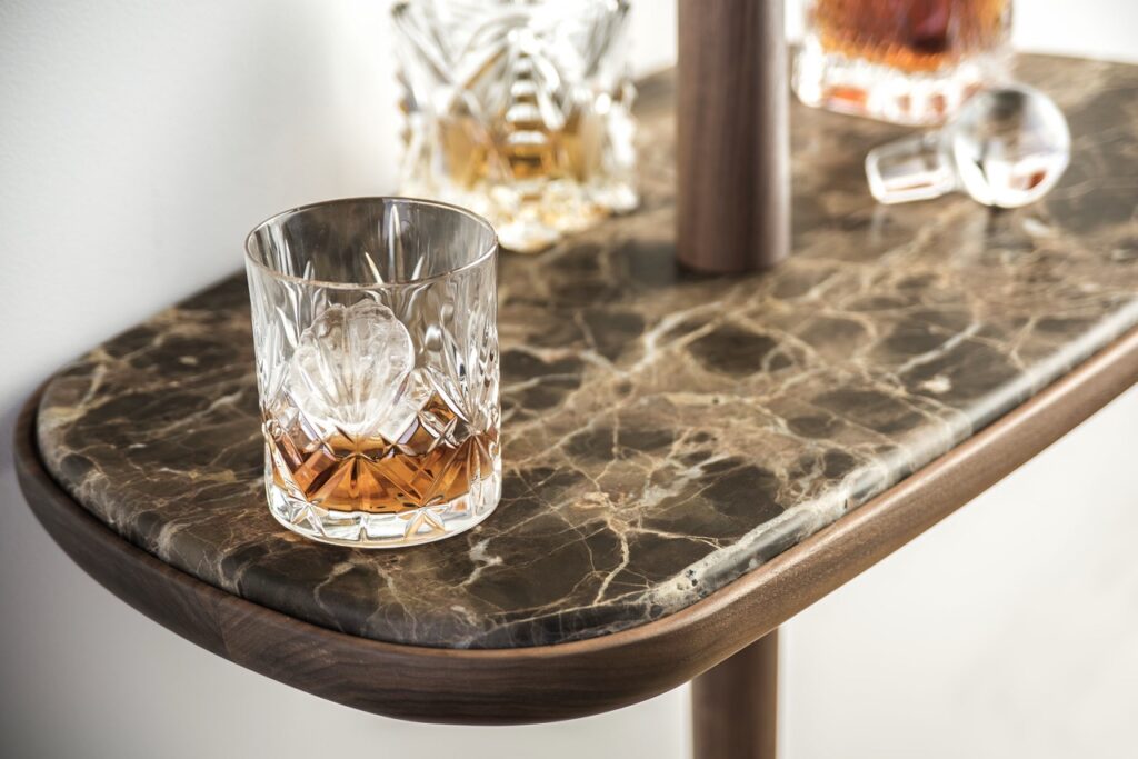 קונסולת בר Bar Cabinet