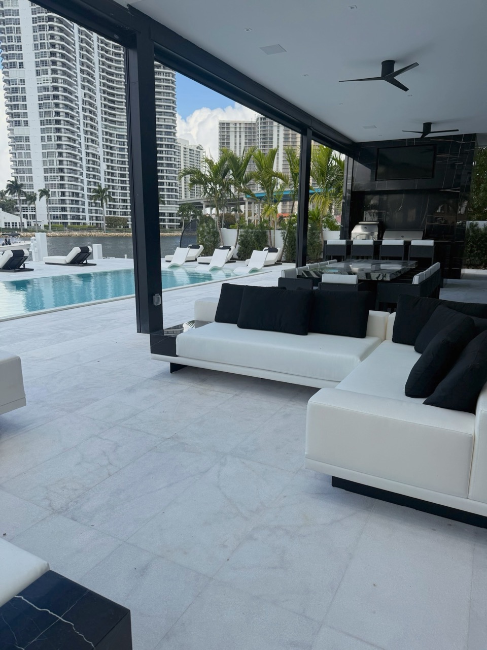 ‏niso_sally_miami_1116