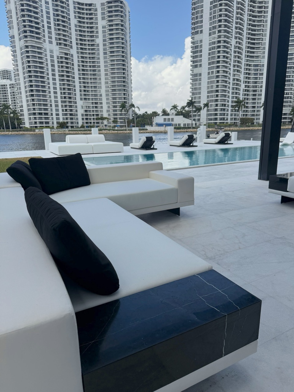 ‏niso_sally_miami_1118